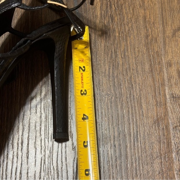 Tamara Mellon
Water Snake Cutout Accent Gladiator Sandals size 8 - Picture 7 of 15